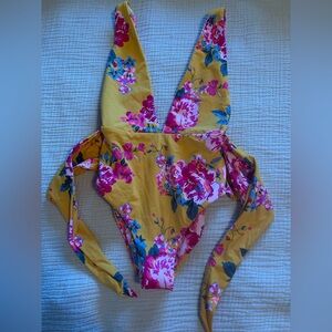 Maaji Mc Dreamy Reversible One Piece Swimsuit Reversible Bright Floral. Size S